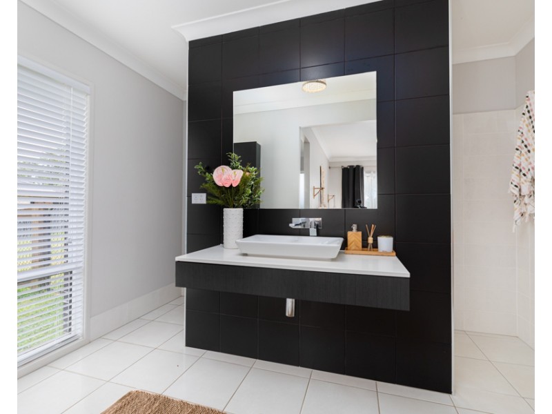 136 Mountaintrack Drive, Wamuran QLD 4512