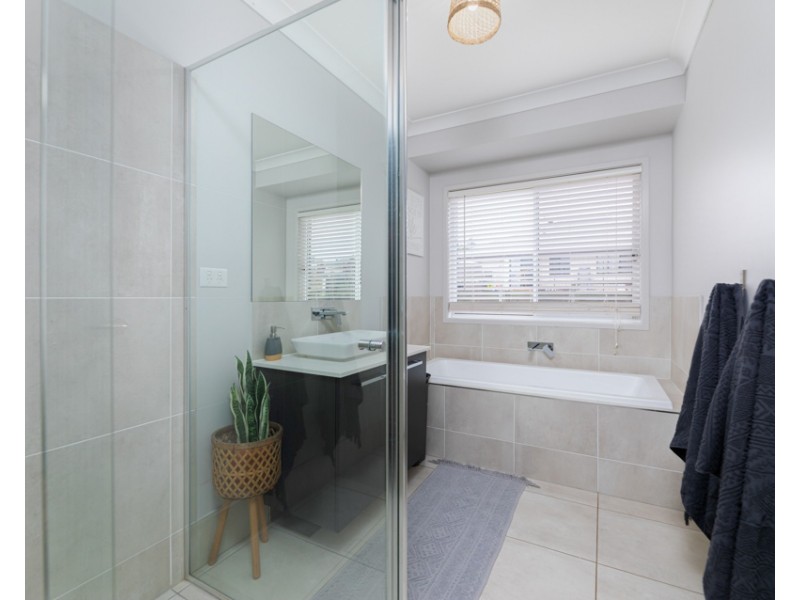 136 Mountaintrack Drive, Wamuran QLD 4512