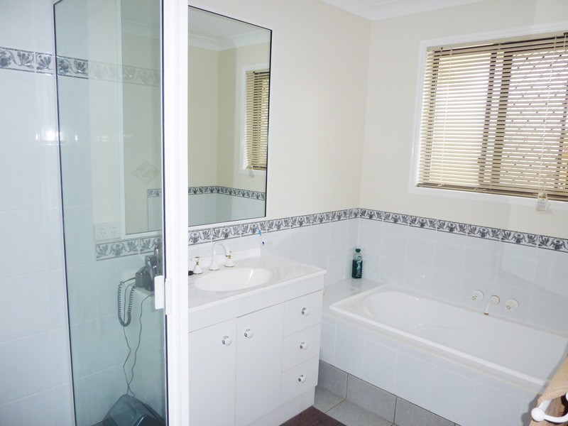 76 Station Road, Wamuran QLD 4512