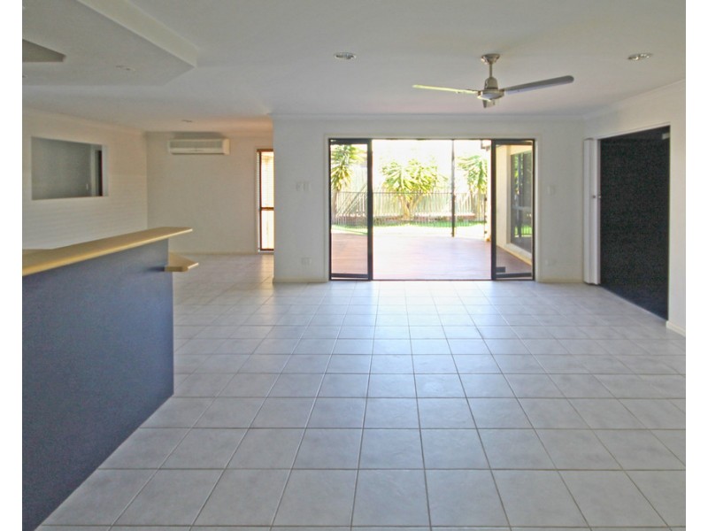 12 Avoca Esplanade, Sandstone Point QLD 4511