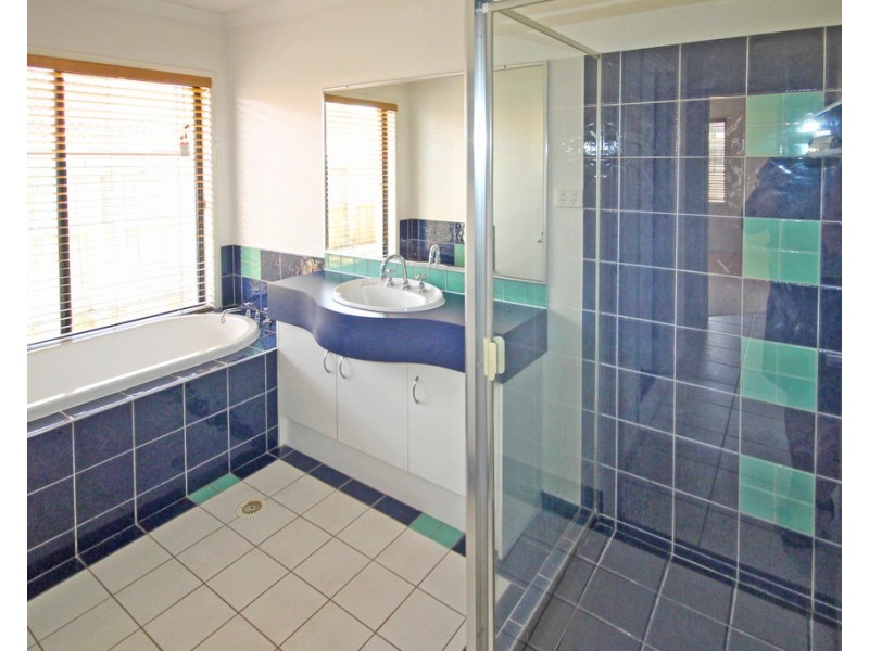 12 Avoca Esplanade, Sandstone Point QLD 4511