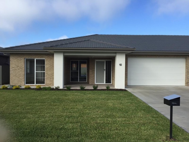 10 Heron Circuit, Fullerton Cove NSW 2318