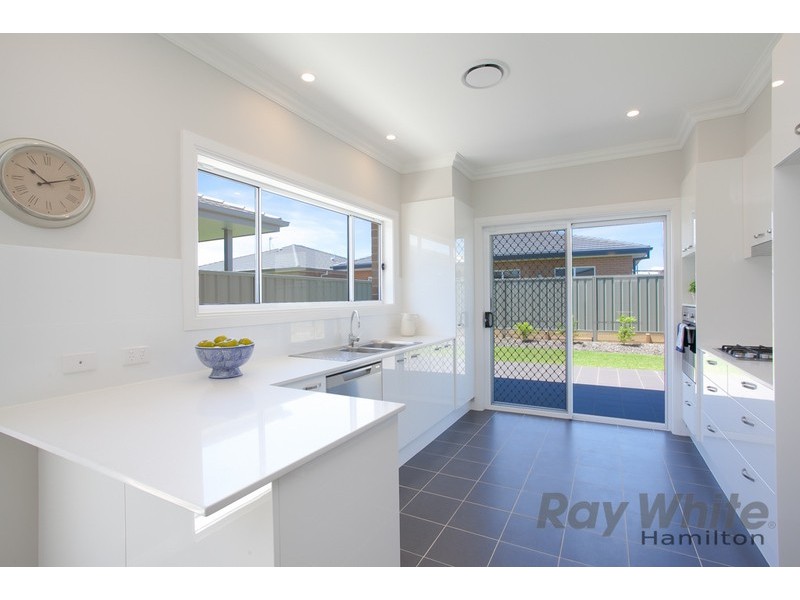 8 Sugar Glider Way, Fullerton Cove NSW 2318