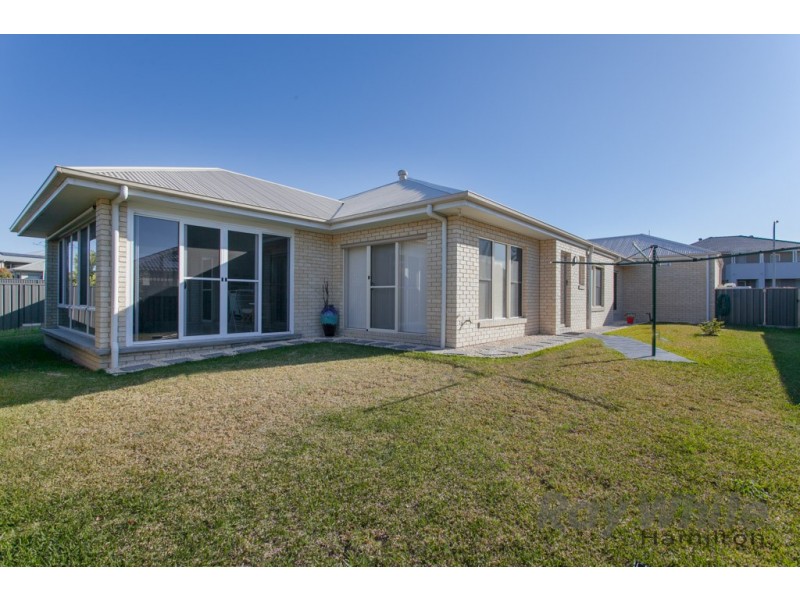 5 Stringybark Drive, Fern Bay NSW 2295