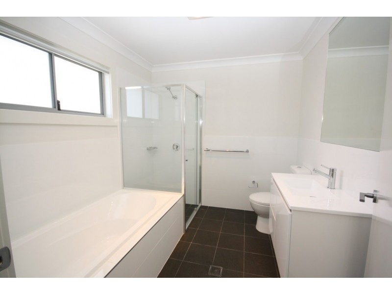 2/30 Croudace Road, Elermore Vale NSW 2287