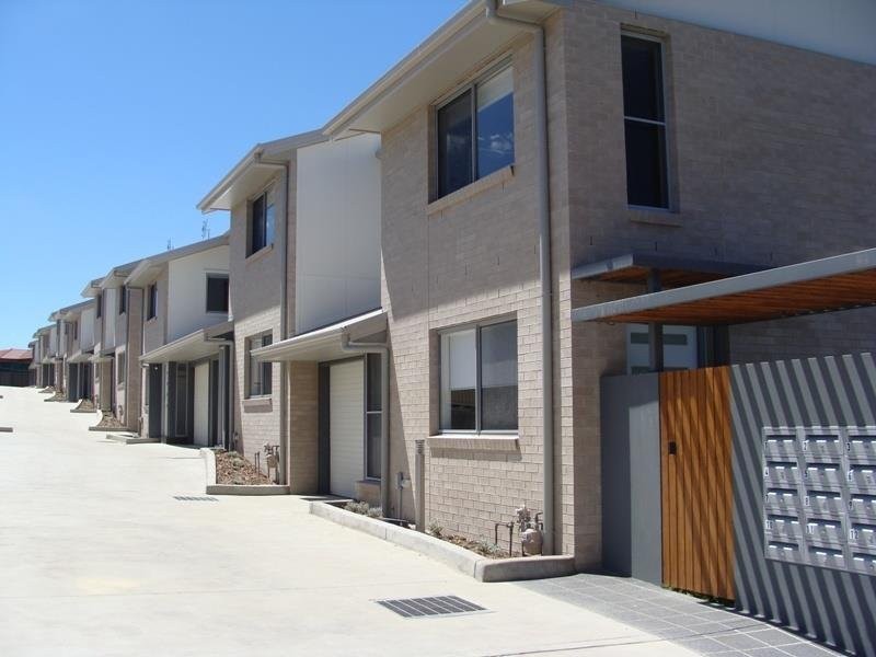 2/30 Croudace Road, Elermore Vale NSW 2287