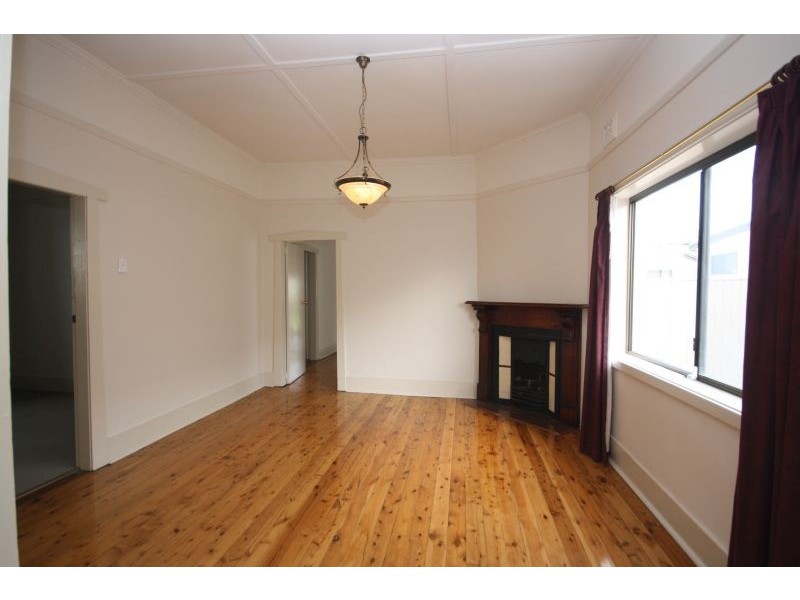 11 Cowper St, Georgetown NSW 2298