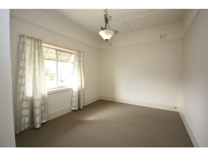 11 Cowper St, Georgetown NSW 2298