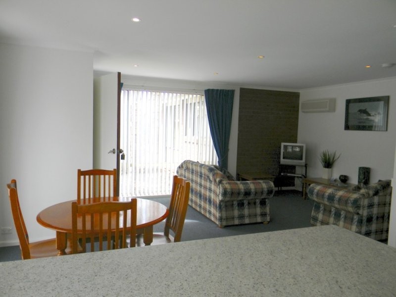 2/10 Cameron Street, Merimbula NSW 2548