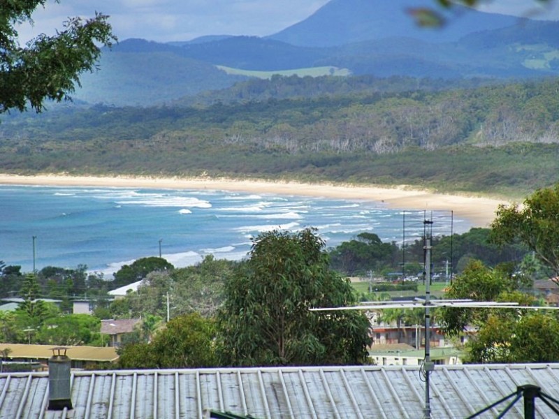 32 Lakeview Avenue, Merimbula NSW 2548