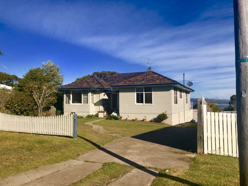 32 Lakeview Avenue, Merimbula NSW 2548