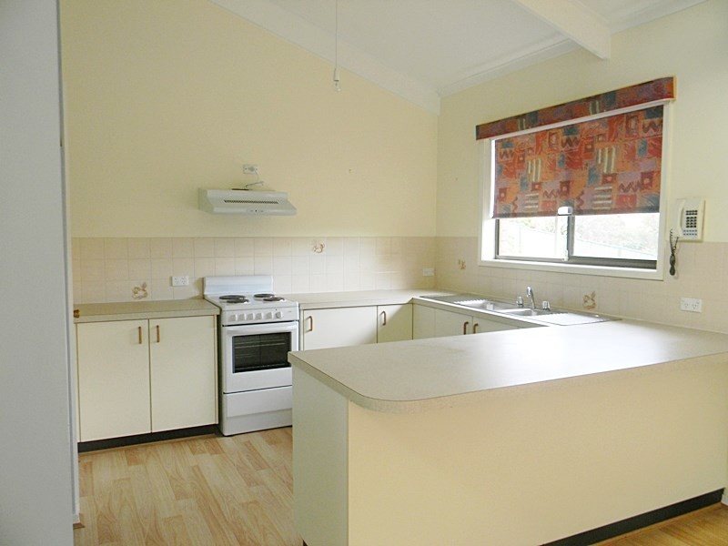 10 John Penn Avenue, Merimbula NSW 2548