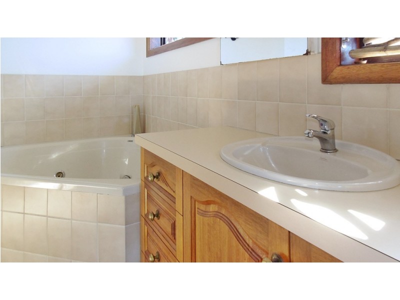 16 Golf Circuit, Tura Beach NSW 2548