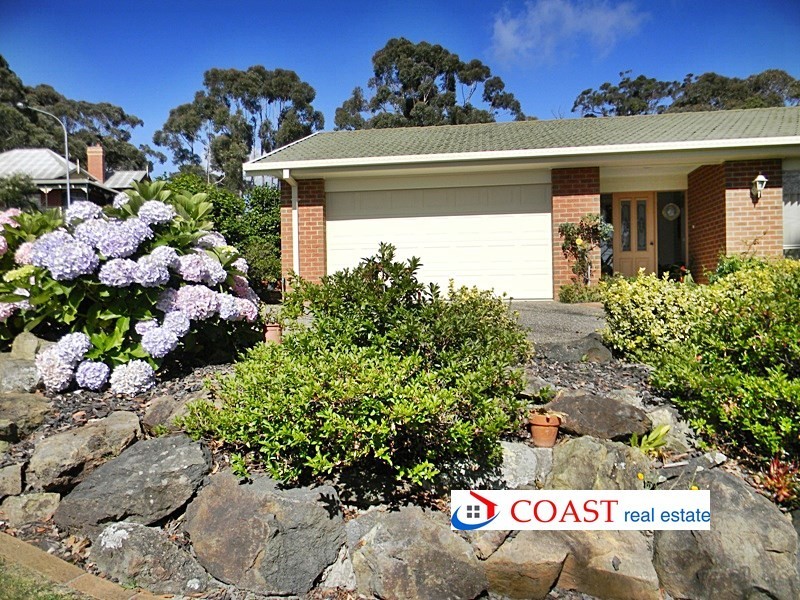 11 Flora Court, Tura Beach NSW 2548