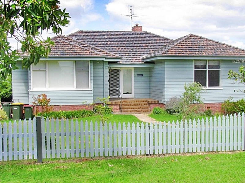 32 Lakeview Avenue, Merimbula NSW 2548