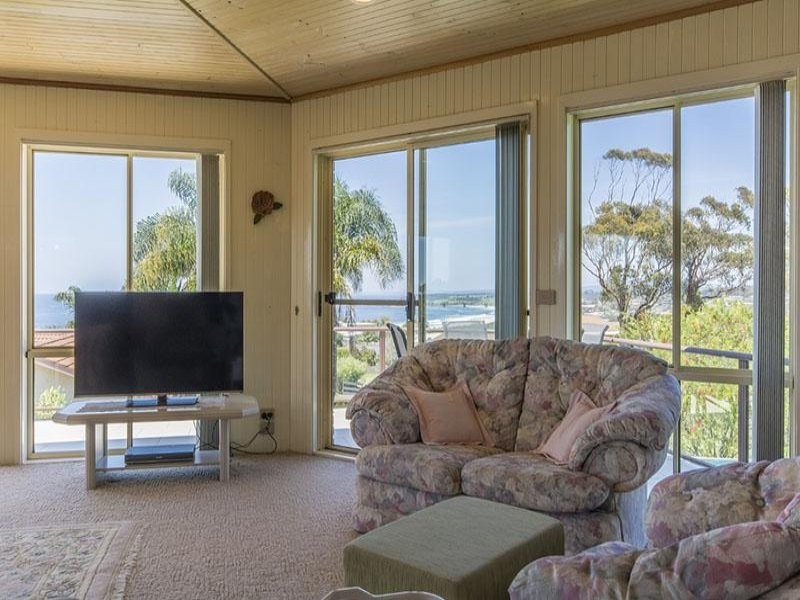 16 Beachview Court, Tura Beach NSW 2548