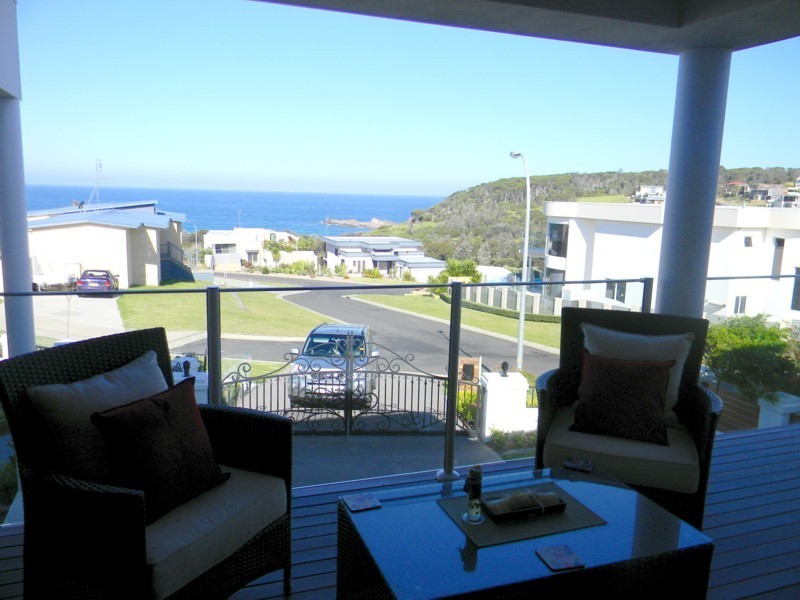 6 Lauren Court, Tura Beach NSW 2548