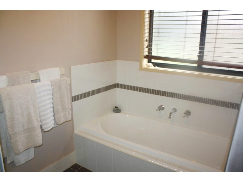 16B Elizabeth Parade, Tura Beach NSW 2548