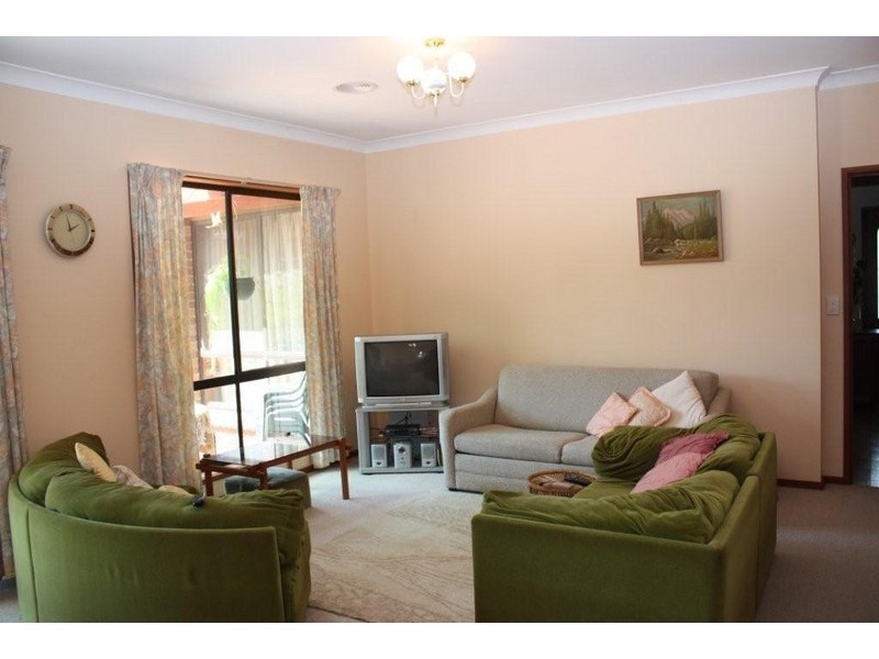 61 Thomas Avenue, Corowa NSW 2646