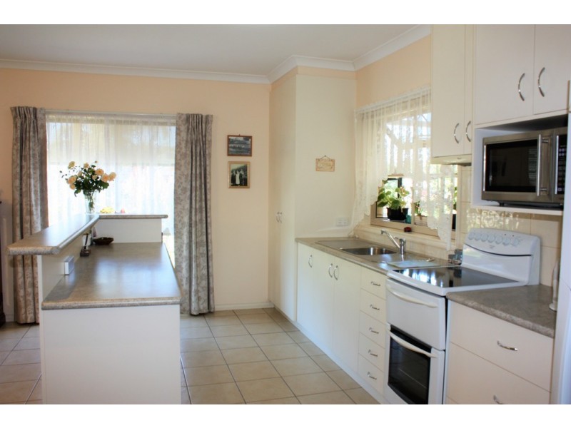 73 Banksia Drive, Corowa NSW 2646