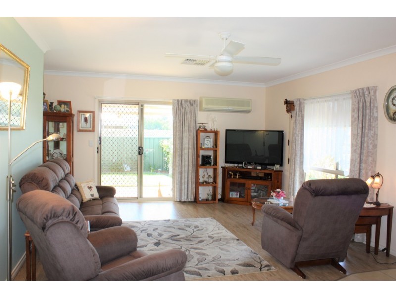 73 Banksia Drive, Corowa NSW 2646
