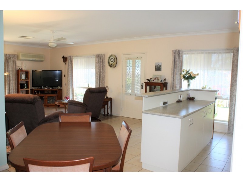 73 Banksia Drive, Corowa NSW 2646