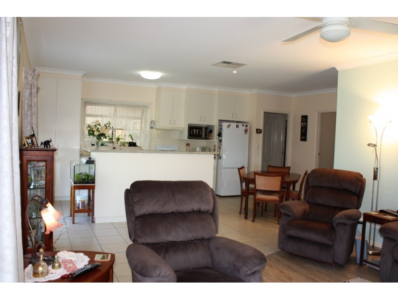 73 Banksia Drive, Corowa NSW 2646