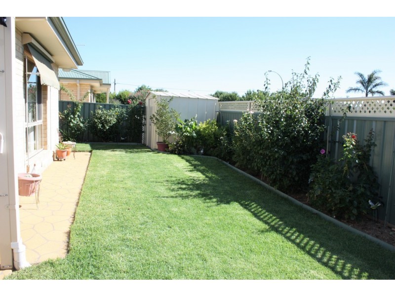 73 Banksia Drive, Corowa NSW 2646