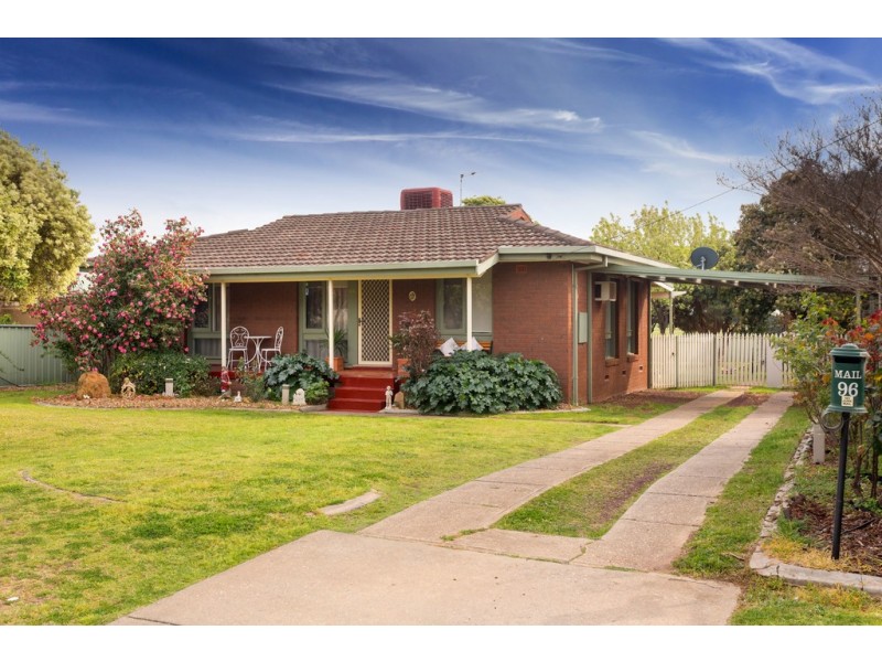 96 Redlands Road, Corowa NSW 2646