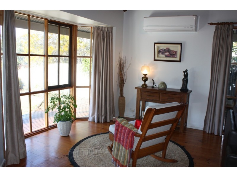 16 Carson Drive, Corowa NSW 2646