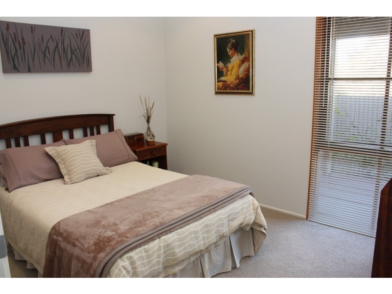 16 Carson Drive, Corowa NSW 2646