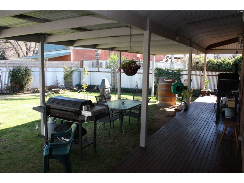 16 Carson Drive, Corowa NSW 2646
