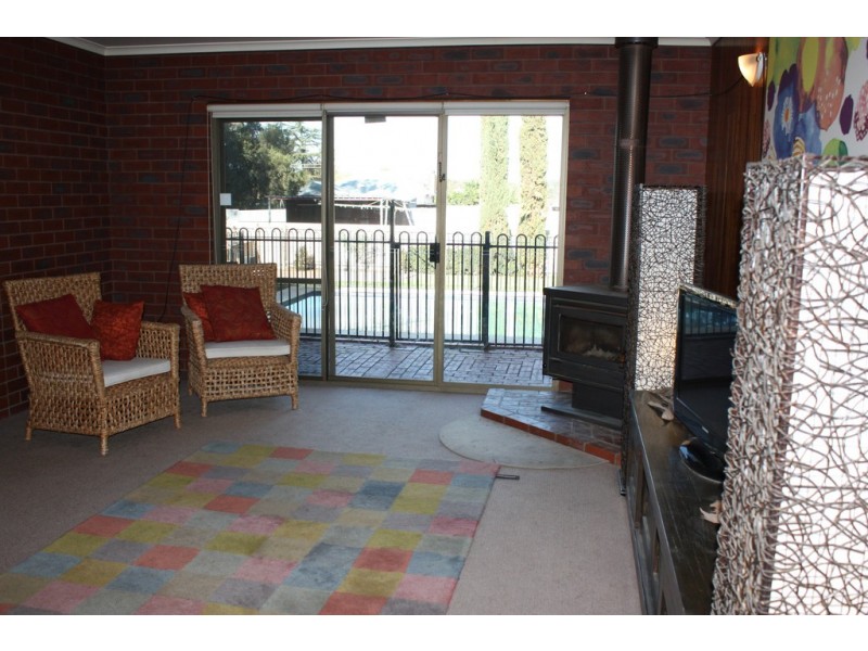 33 Airlie Street, Corowa NSW 2646