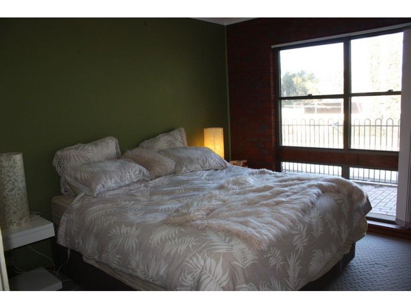 33 Airlie Street, Corowa NSW 2646