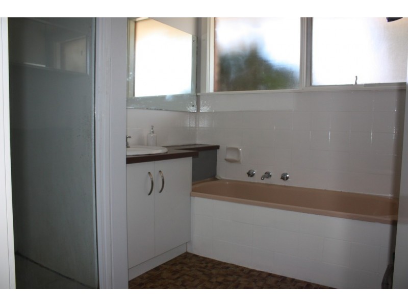 16 Edward Street, Corowa NSW 2646