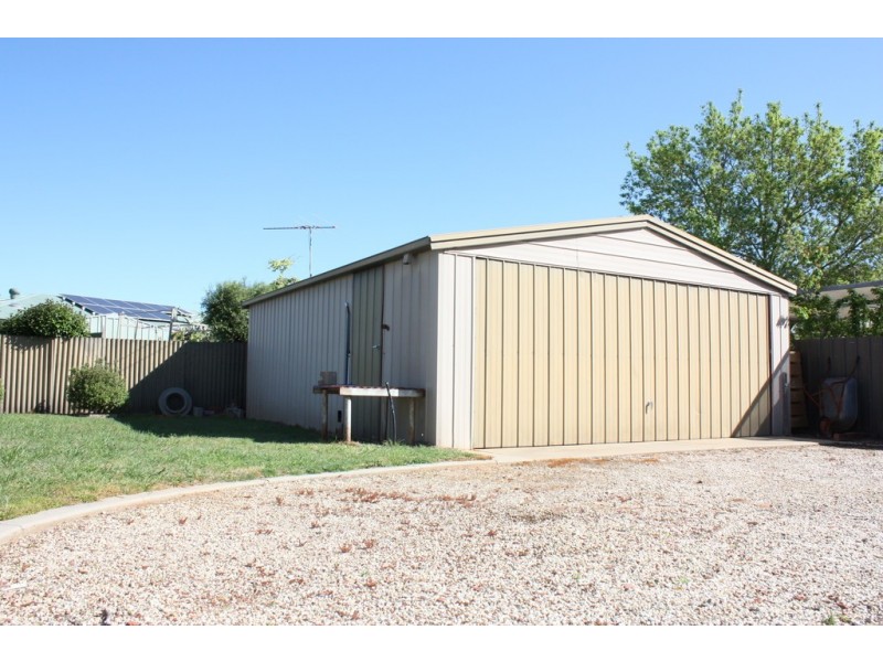 16 Edward Street, Corowa NSW 2646