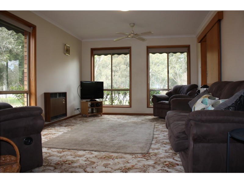 51 Federation Avenue, Corowa NSW 2646