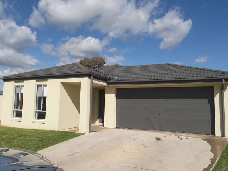8 Hughes Court, Corowa NSW 2646