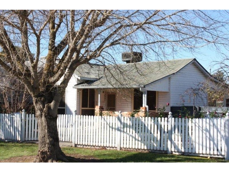 140 Federation Avenue, Corowa NSW 2646