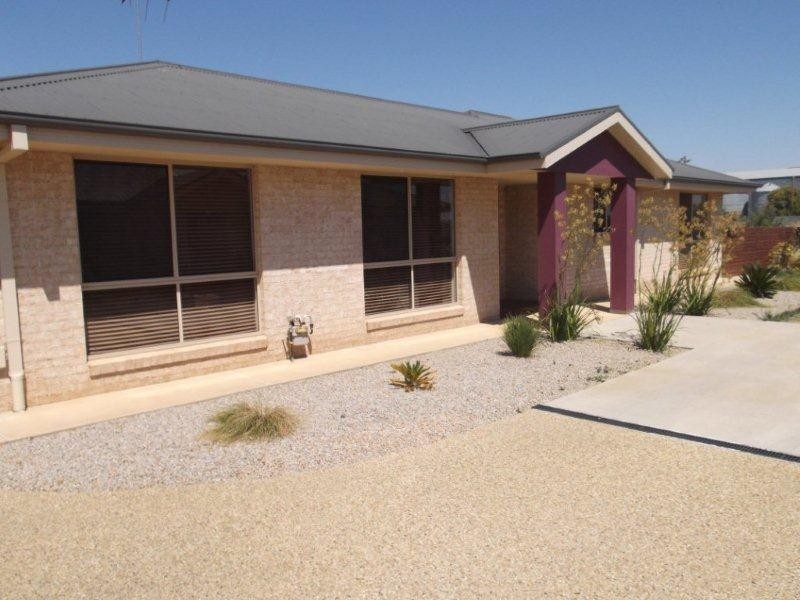 2/303 Honour Avenue, Corowa NSW 2646
