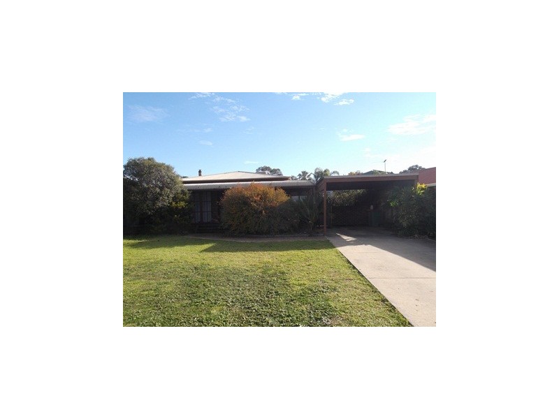 16 Carson Drive, Corowa NSW 2646