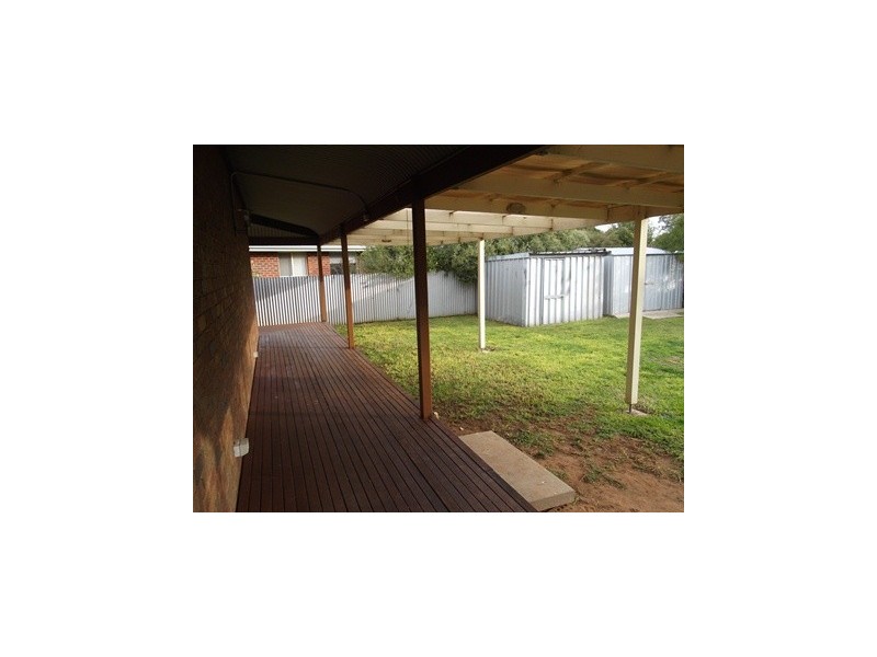 16 Carson Drive, Corowa NSW 2646