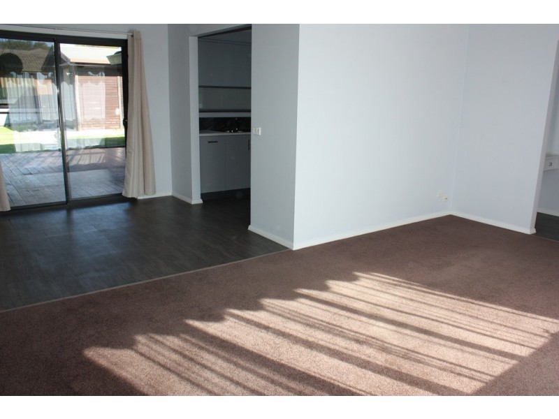 21 Fleming Drive, Corowa NSW 2646