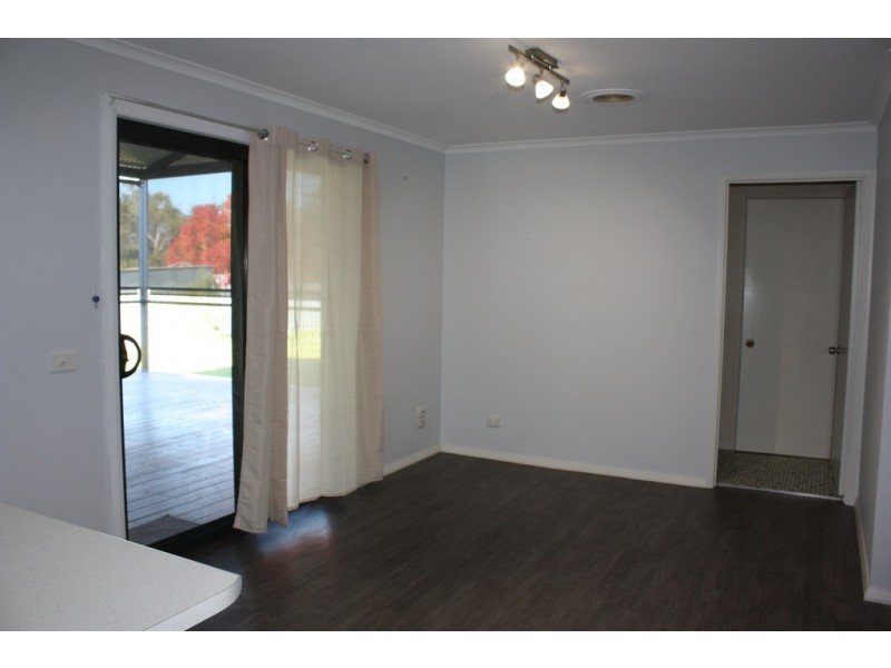 21 Fleming Drive, Corowa NSW 2646