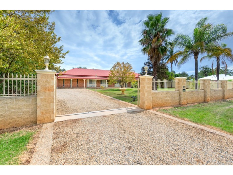 69 Federation Avenue, Corowa NSW 2646