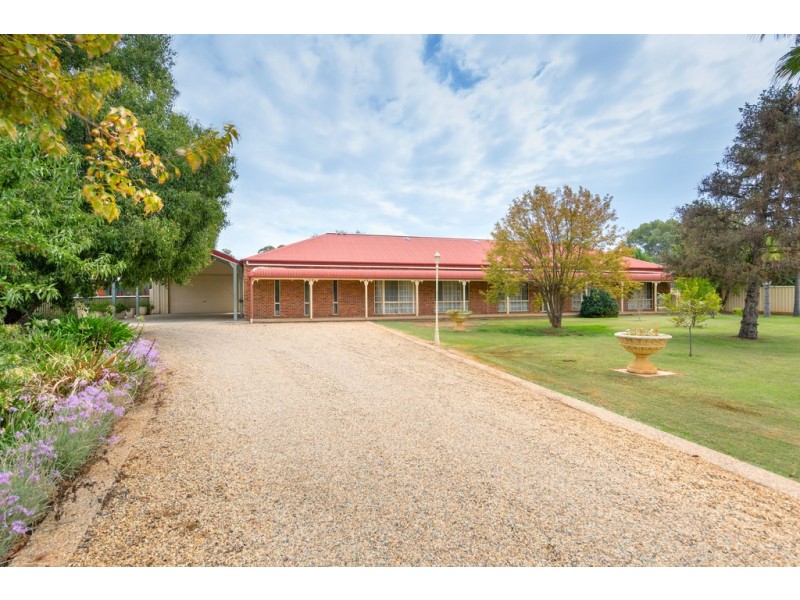 69 Federation Avenue, Corowa NSW 2646