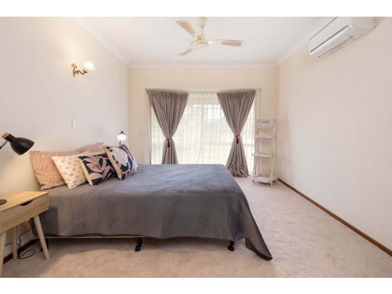 69 Federation Avenue, Corowa NSW 2646