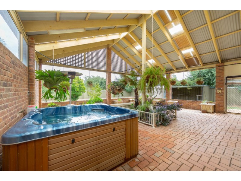 69 Federation Avenue, Corowa NSW 2646