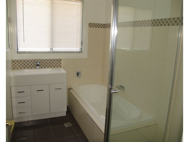 8 King Street, Corowa NSW 2646