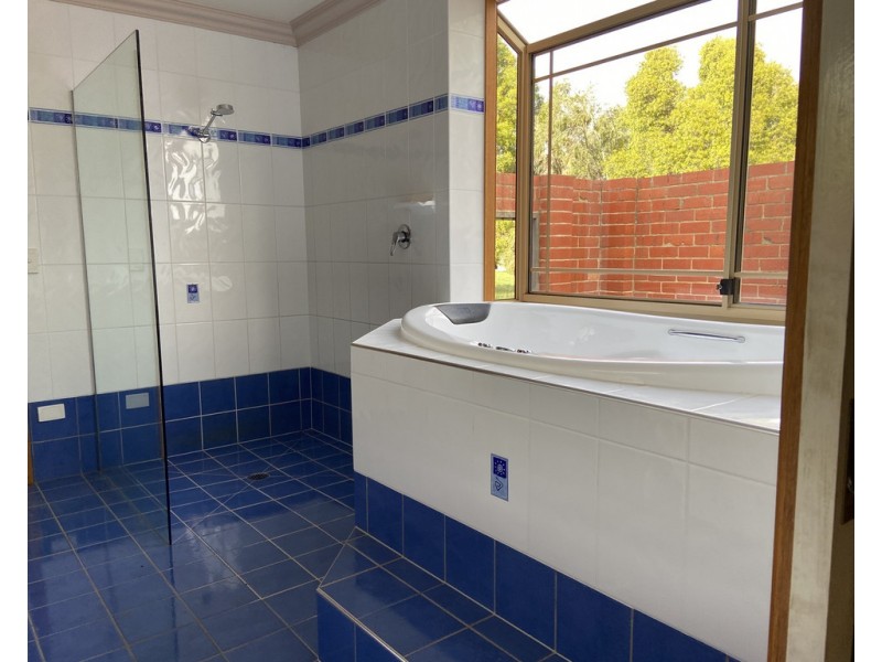 21 Holmes Court, Rutherglen VIC 3685